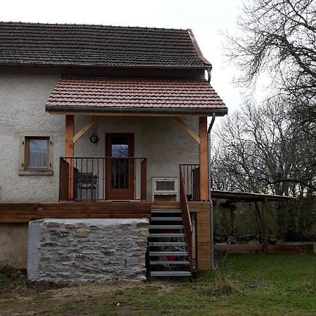 Agréable gîte en pleine nature Parmilieu Exterior foto