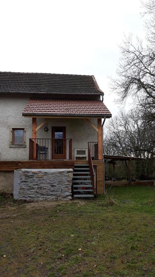 Agréable gîte en pleine nature Parmilieu Exterior foto