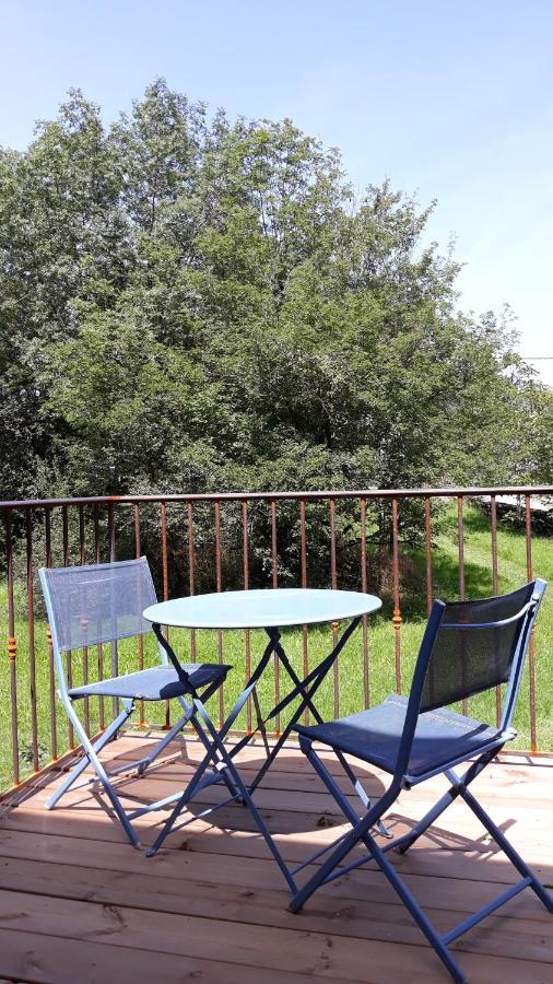 Agréable gîte en pleine nature Parmilieu Exterior foto