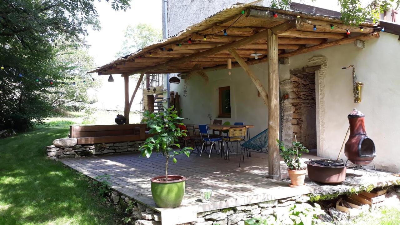 Agréable gîte en pleine nature Parmilieu Exterior foto
